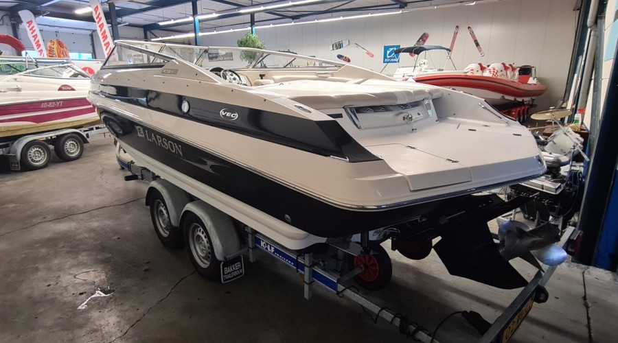 Larson LXi 228 Bowrider