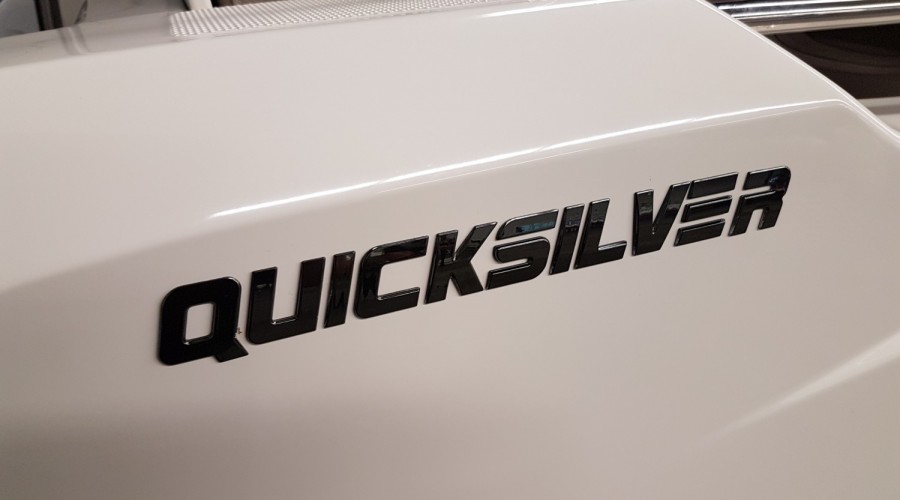 Quicksilver 605 Sundeck