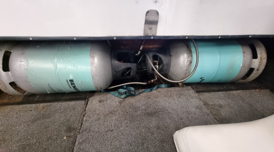 Ski Nautique Closed Bow uit 1992 op LPG