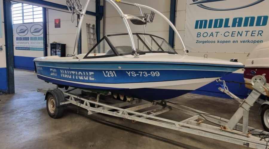 Ski Nautique Closed Bow uit 1992 op LPG