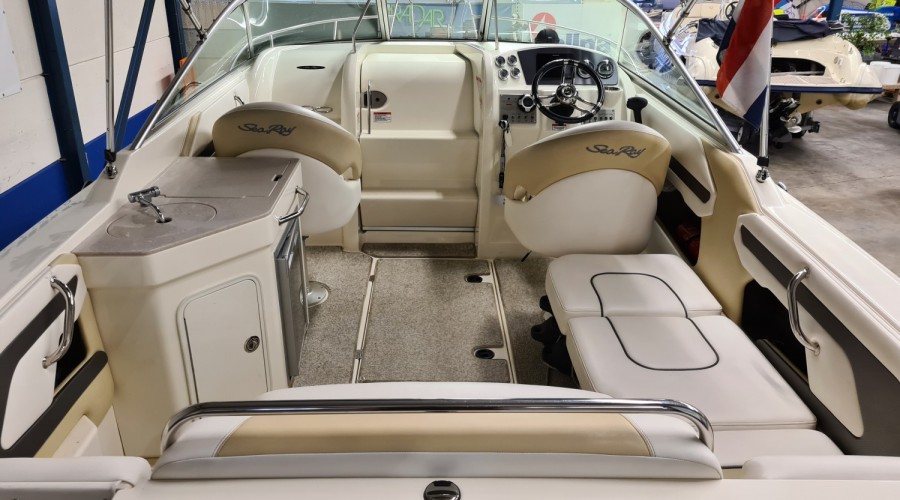 Sea Ray 235 Weekender