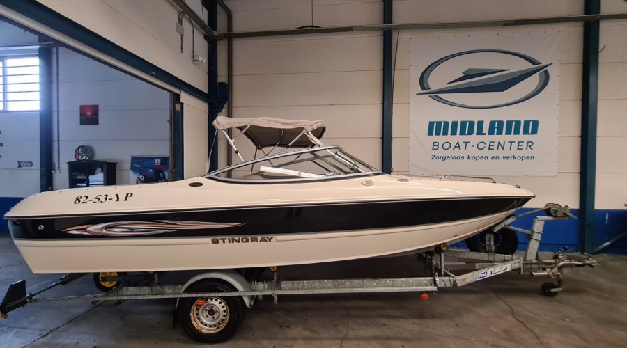 cascade voorkant Vier Stingray 195LS - Midland Boatcenter - Zorgeloos kopen en verkopen