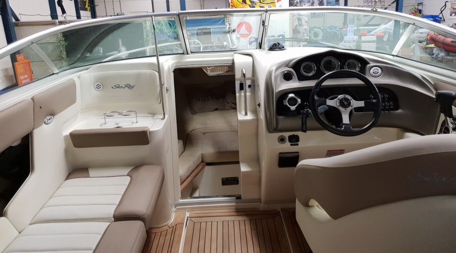 Sea Ray 240 Sunsport