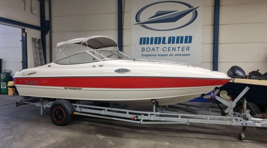 Stingray 205 CX 5.0 MPI met trailer en slechts 149 uur