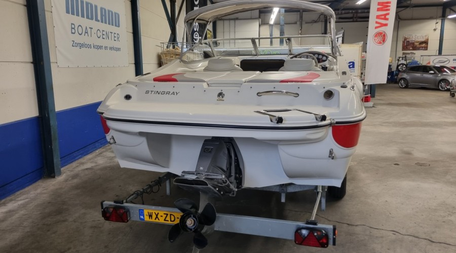 Stingray 205 CX 5.0 MPI met trailer en slechts 149 uur