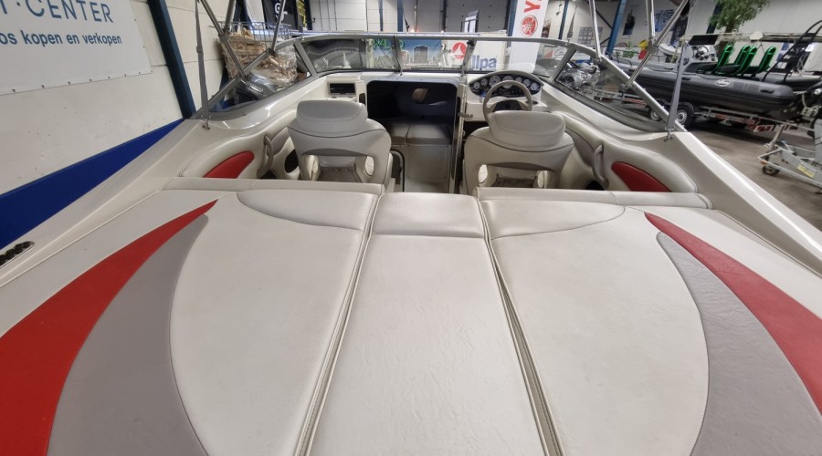 Stingray 205 CX 5.0 MPI met trailer en slechts 149 uur